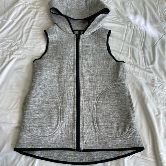 Lululemon”insculpt” reversible vest - Picture 2 of 10